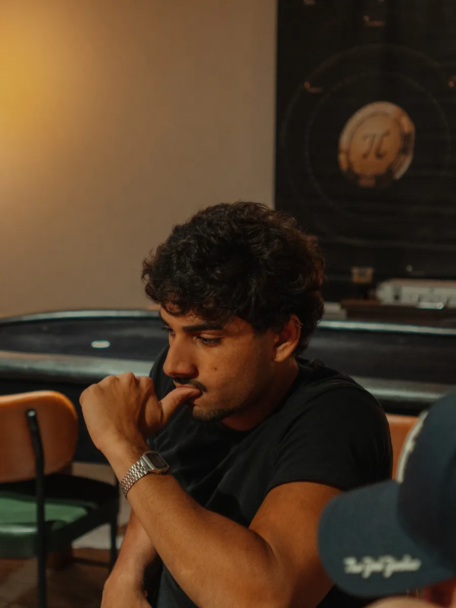 A sala montada antes da noite começar